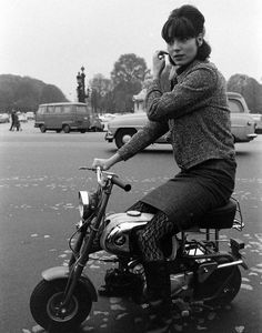 d4a50c45d4592bf3a871e804ff813214--women-riding-motorcycles-vintage-motorcycles.jpg