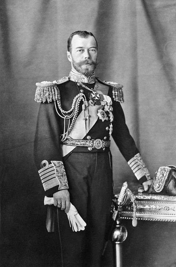 nicholas_ii_by_boissonnas_&_eggler_c1909.jpg