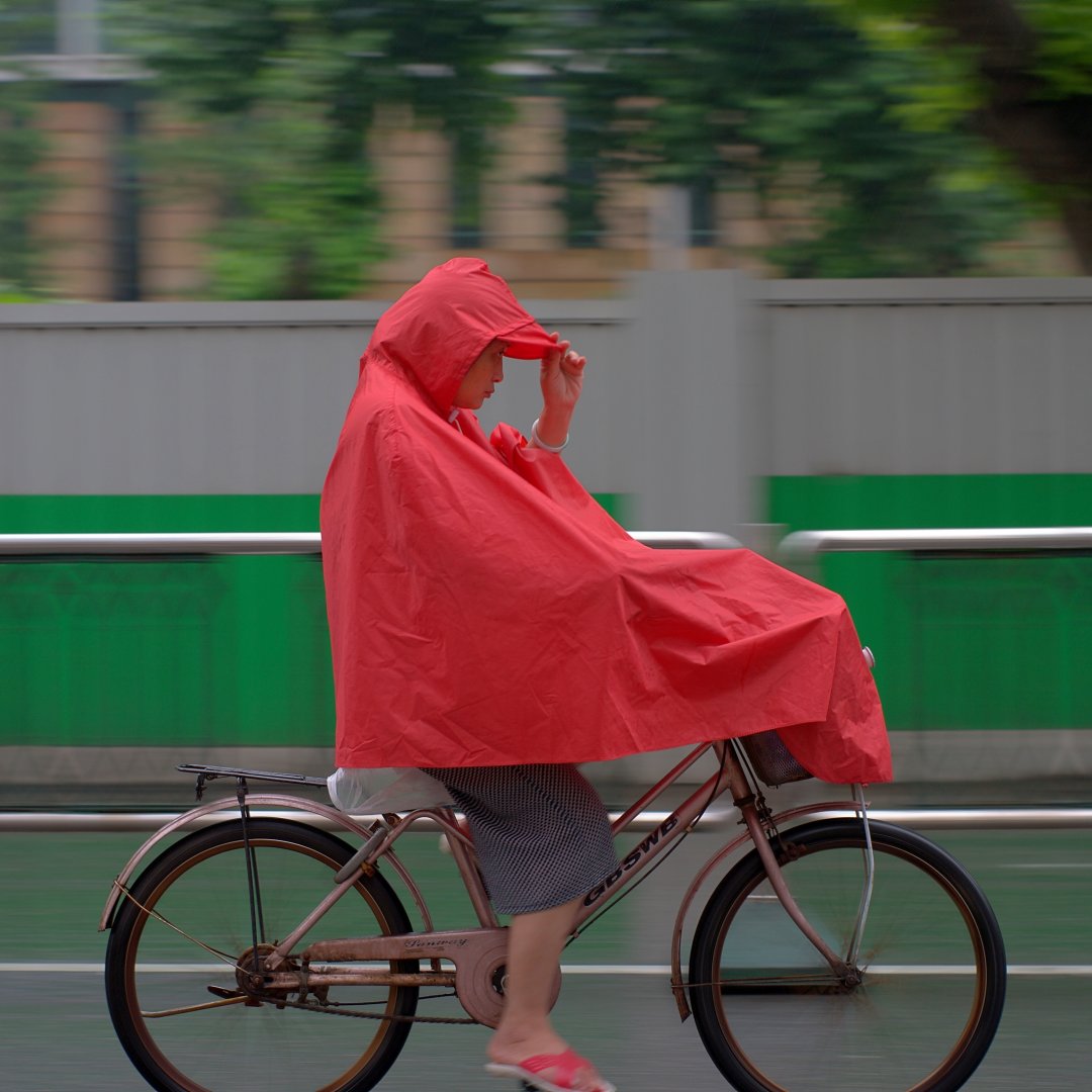 Riding_under_the_rain.jpg