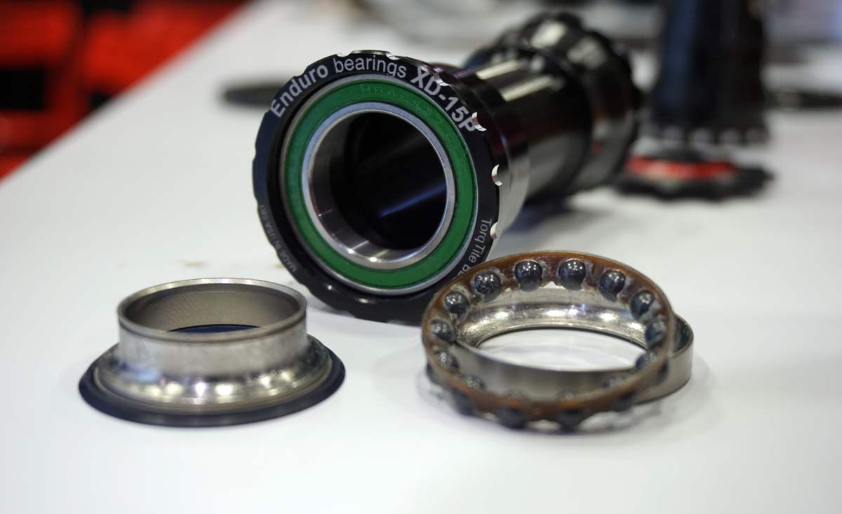 enduro-bearings-XD15-bottom-brackets-get-new-bearing-options02.jpg