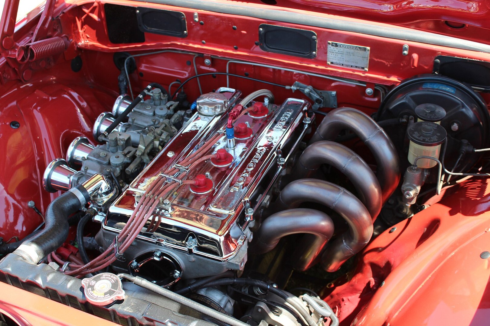 18R-G_engine_in_1974_Toyota_Corona,_TORC_2014.jpg