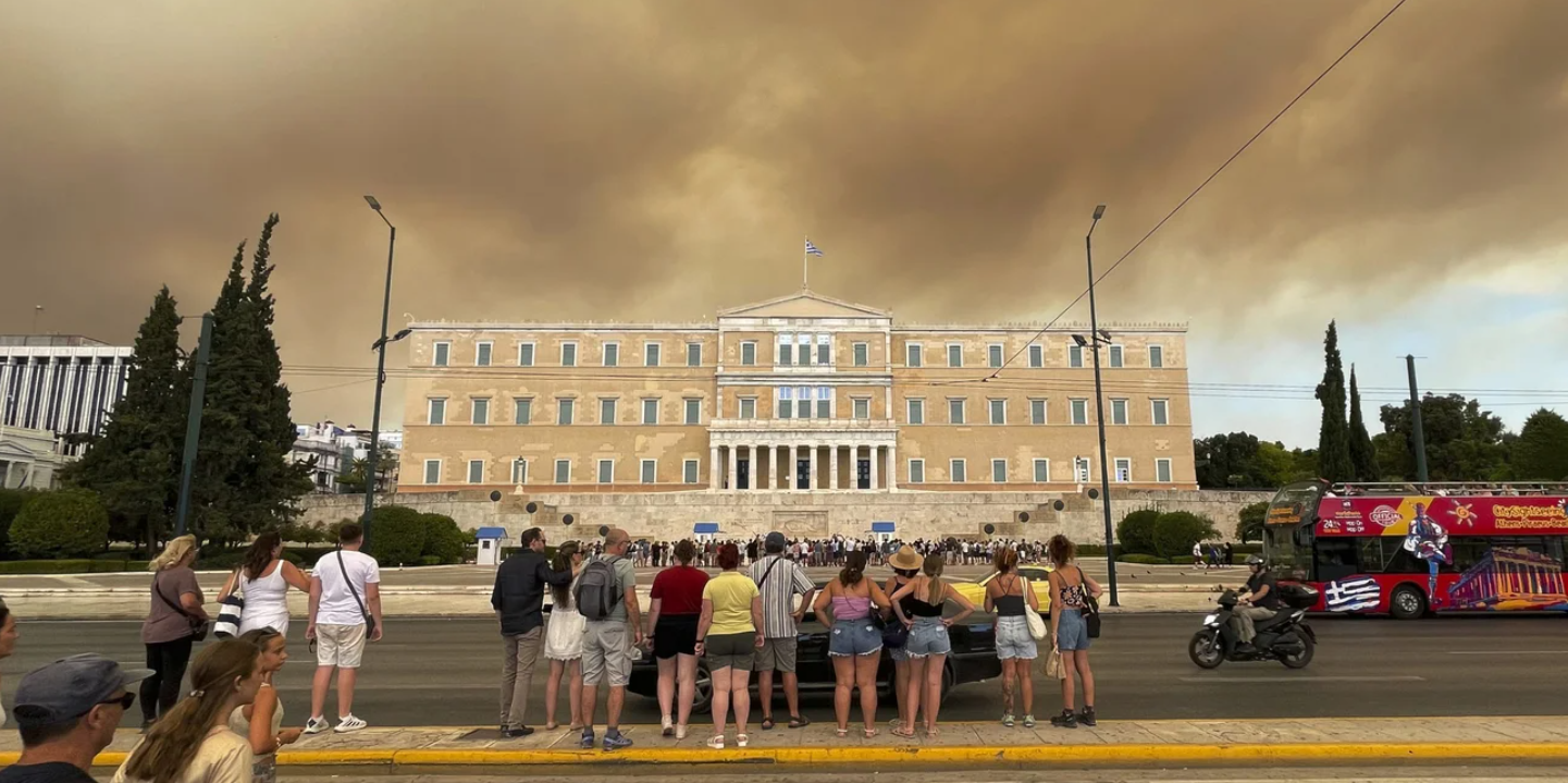 2024-08-11 19_29_04-Φωτιά στον Βαρνάβα_ Καπνοί «πνίγουν» την Αθήνα -Σκοτείνιασε ο ουρανός [εικ...png