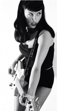 SEXY GIRLS & GUITARS - HOT PHOTOGRAPHY OF GUITAR GIRLS