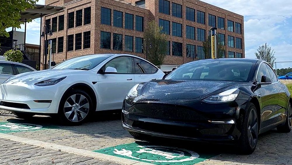 www.teslarati.com